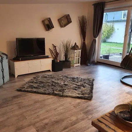 Große Mit Terrasse Und Grill *